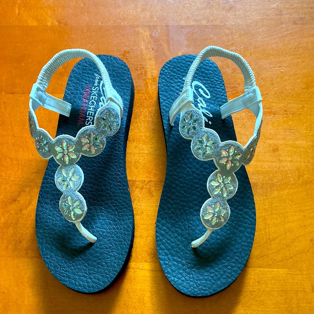 New Cali Sketchers rhinestone thong sandals $23 Size 9 1/2